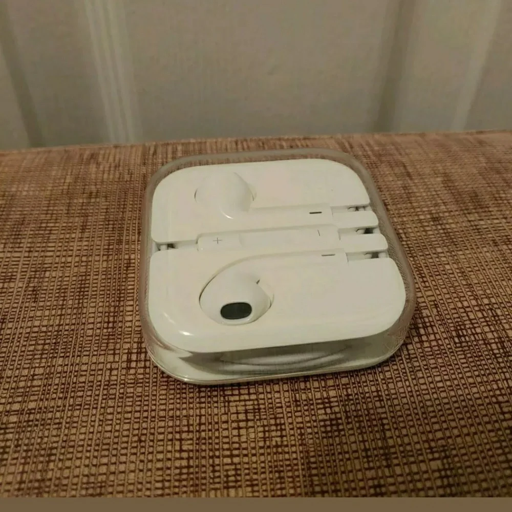 Apple Earbuds Headphone Wired AUX input 3.5mm Jack